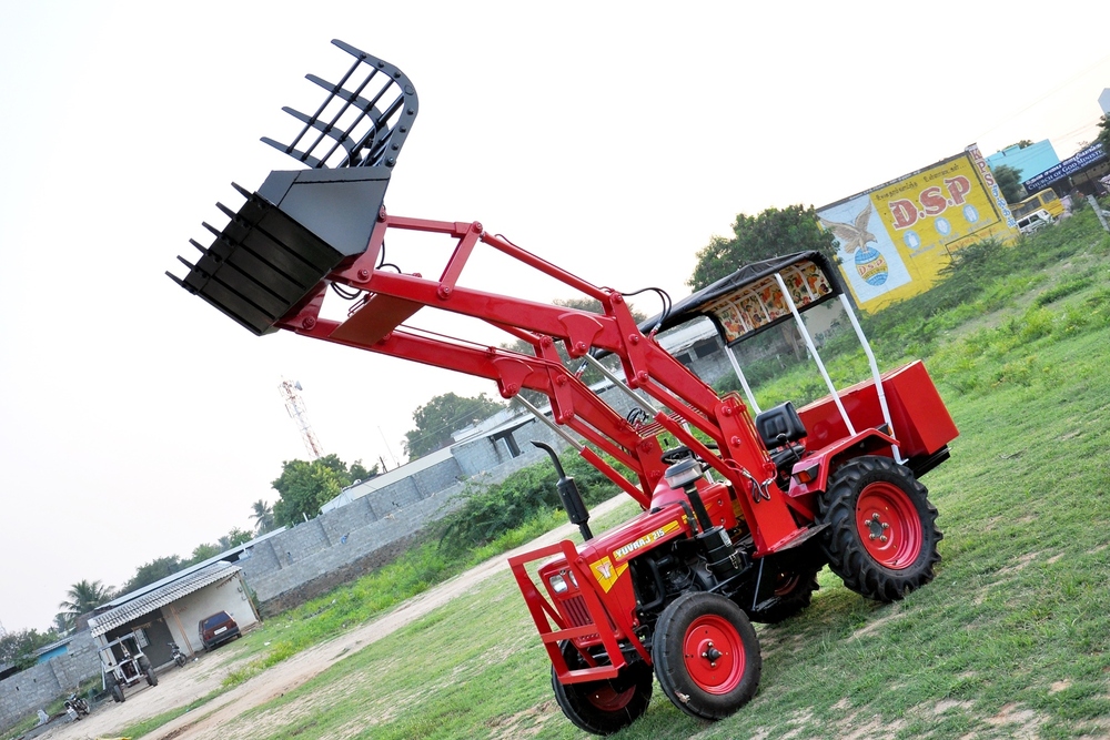 Mahindra Yuvraj Forking Type Mini Loader - Finishing: Powder-Coated Finish