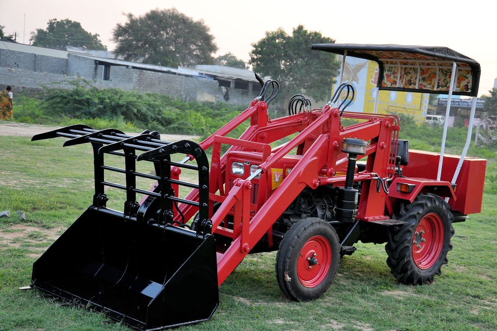 Mahindra Yuvraj Forking Type Mini Loader - Finishing: Powder-coated Finish