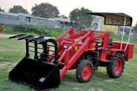 Mahindra Yuvraj Forking Type Mini Loader