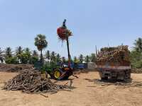 Tractor Mounted Radial Loader
