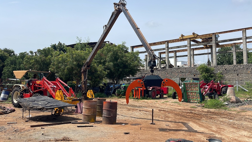 Radial Loader - Finishing: Powder-Coated Finish