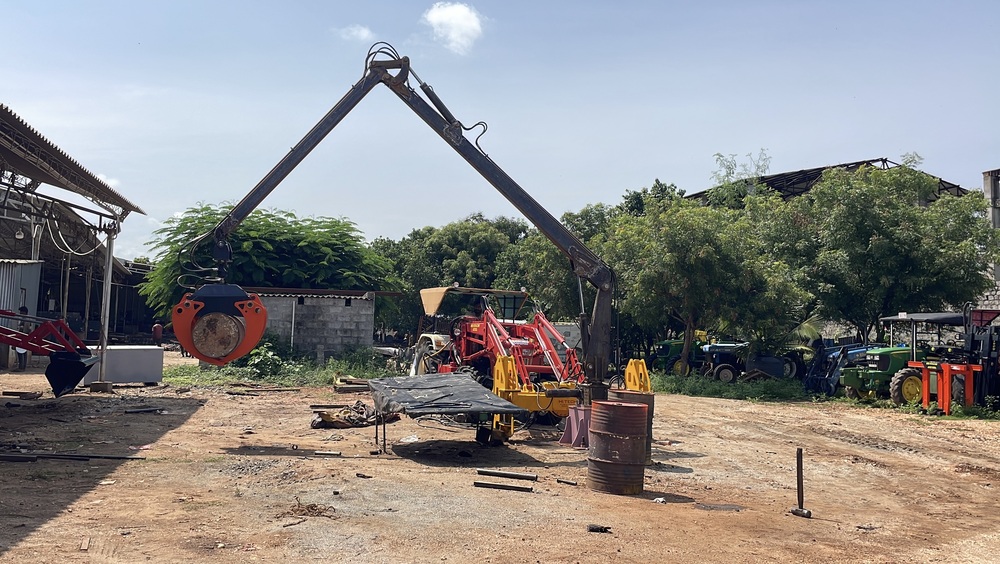Radial Loader - Finishing: Powder-coated Finish