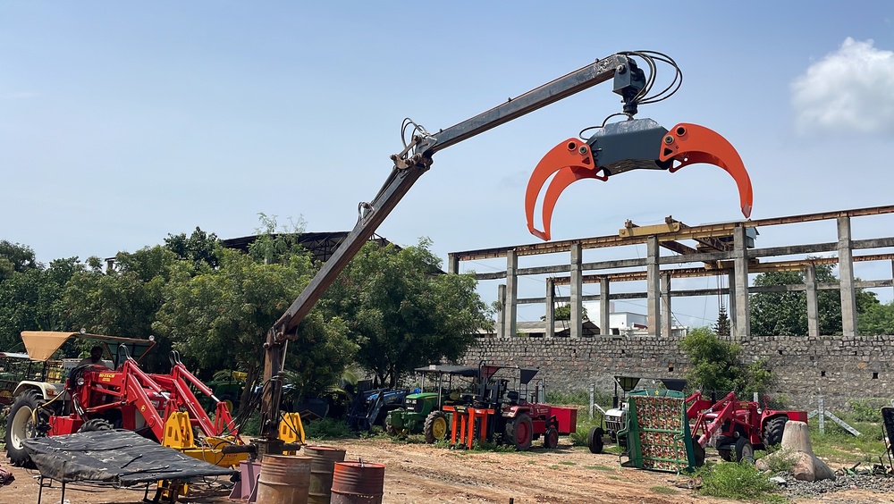 Radial Loader - Finishing: Powder-coated Finish