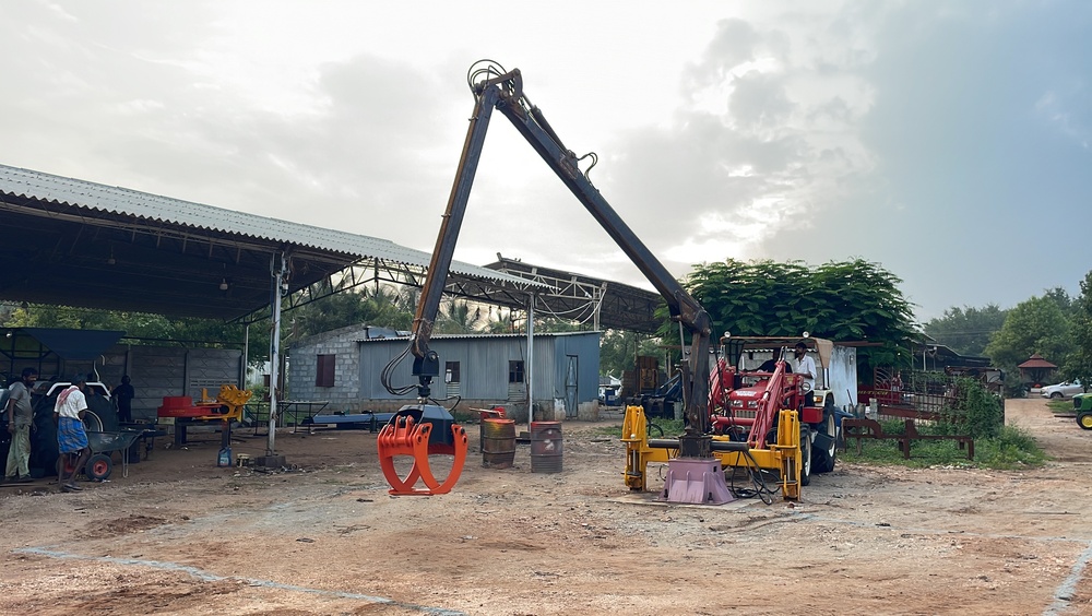 Radial Loader - Finishing: Powder-coated Finish