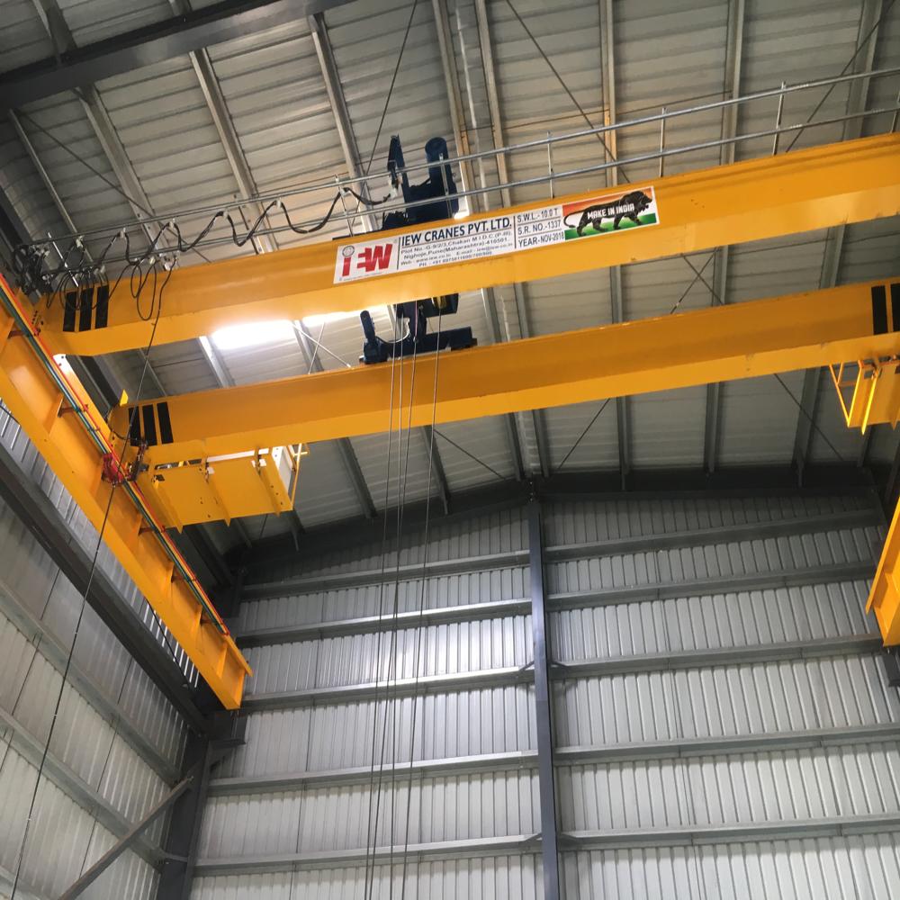Industrial Eot Crane - Heavy Duty Steel Construction, Electric Power Supply, 220 Voltage , Hi-tech Lifting Mechanism, Blue Color