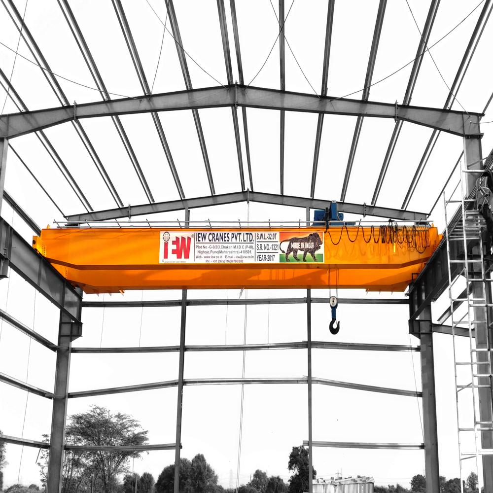 Industrial Eot Crane - Heavy Duty Steel Construction, Electric Power Supply, 220 Voltage , Hi-tech Lifting Mechanism, Blue Color