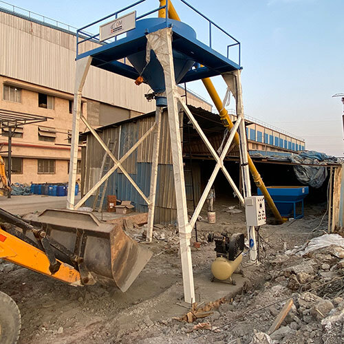 Self Loading Cement Feeding Machine - Feature: High Quality
