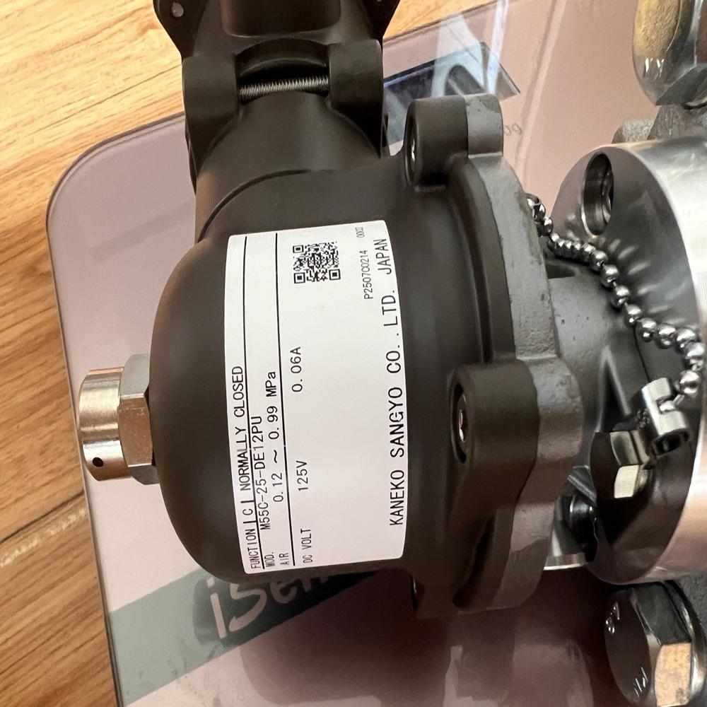 Kaneko Solenoid Valve M55c-25-de12pu - Color: Black