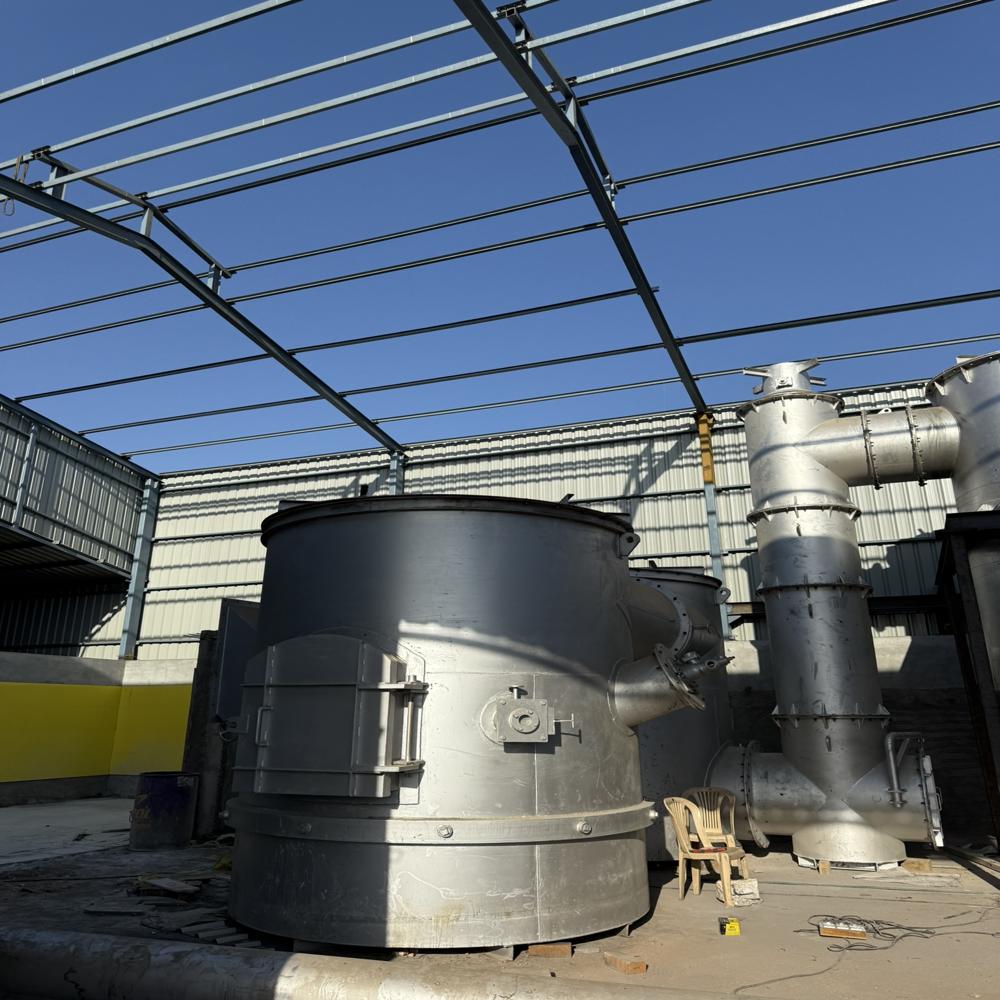 Solid Waste Incinerator - Mild Steel, 20x20x20 Inch , 350 Kg/hr Capacity, Fully Automatic, 1200â°c Operation, 95% Efficiency, Wet Scrubber Emission Control