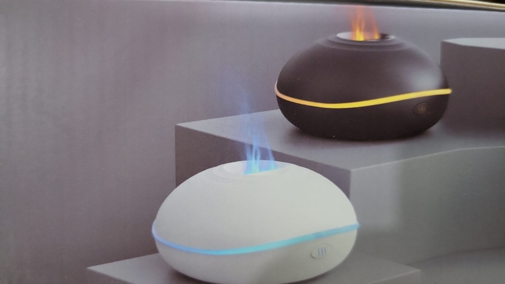 Ultrasonic Humdifier Flying Sousers - Color: Black & White