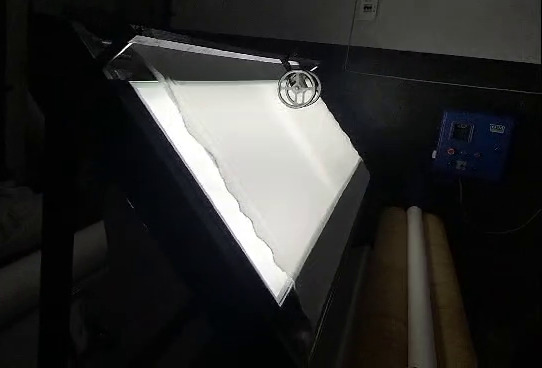 Fabric Inspection with Rolling Machine in Full Glass