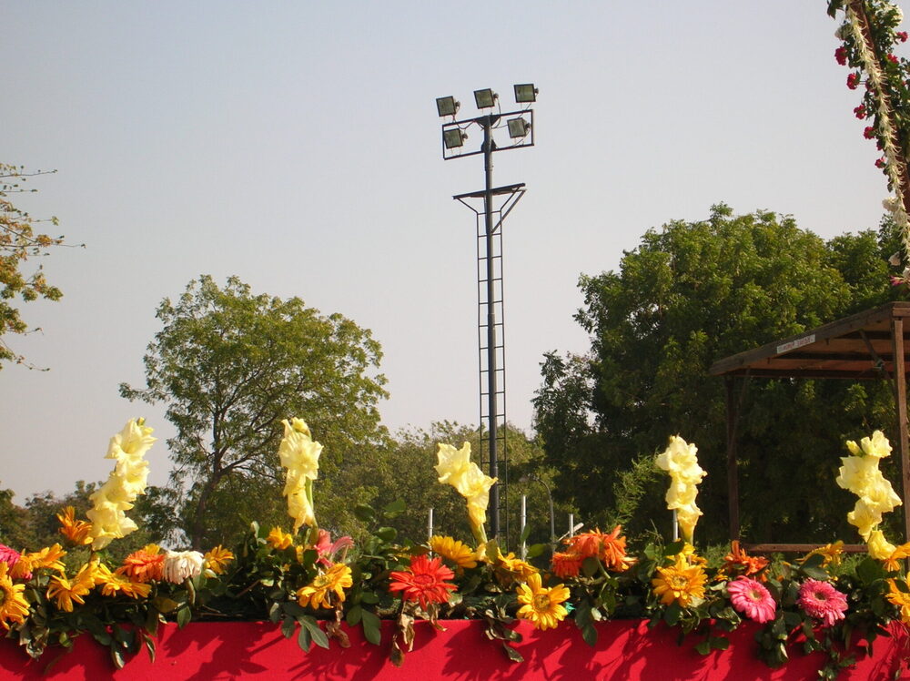 Ladder Type High Mast - Color: Black