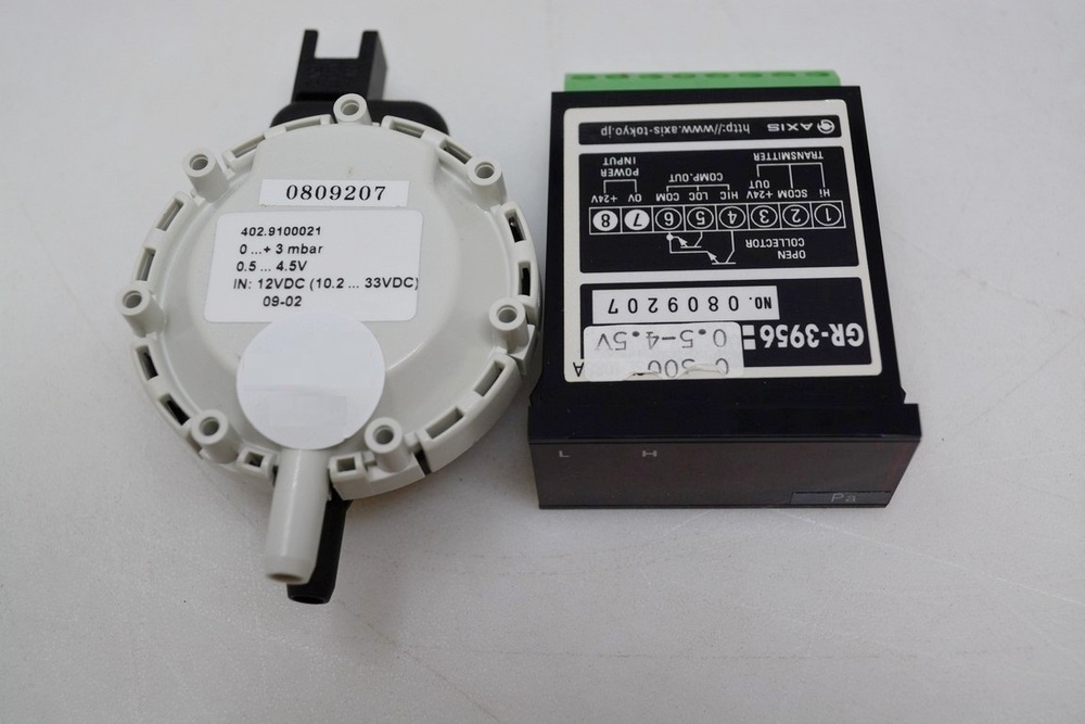 Huba Control Differential Pressure Transmitter Model 402.9100021