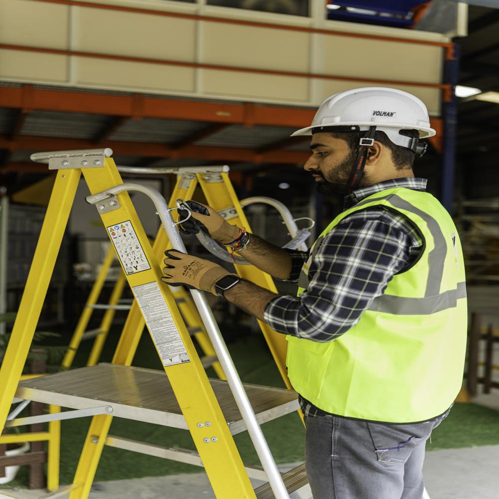 Aero Ladder - Platform Ladder - Feature: Durable