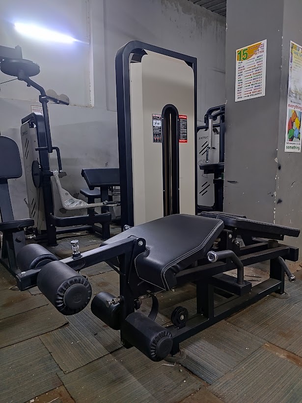 Leg Extension & Leg Curl Machine - Mild Steel, 35" L X 35" W X 40" H , Adjustable Pads For Enhanced Comfort And Stability