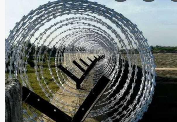 razor wire/ concertina wire