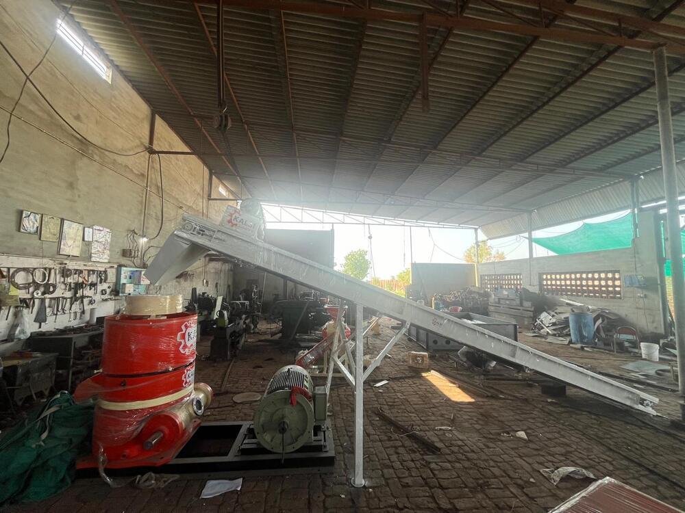 Belt Conveyor - Color: Blue