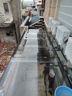 Retractable roofing works