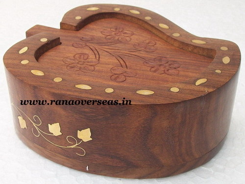 Polished Wooden Coaster Set In Mango Shape.