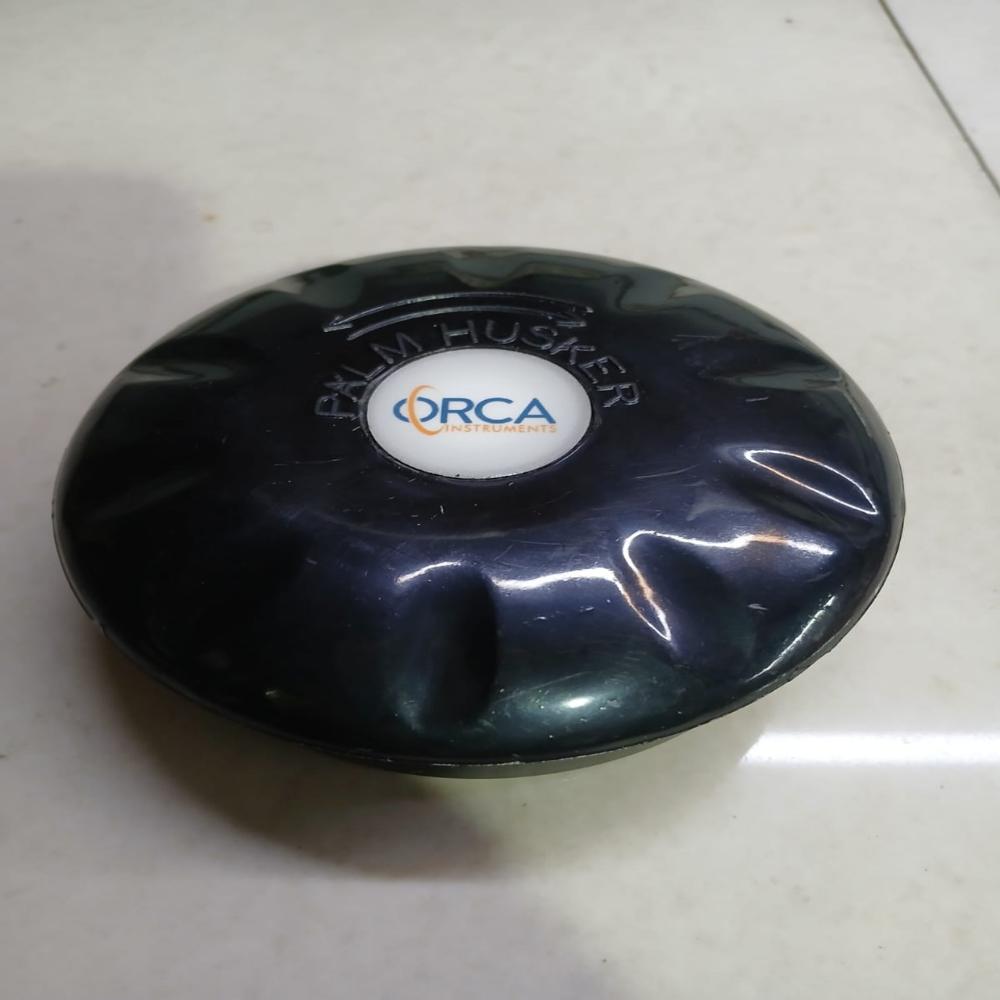 Palm Husker - Color: White-black