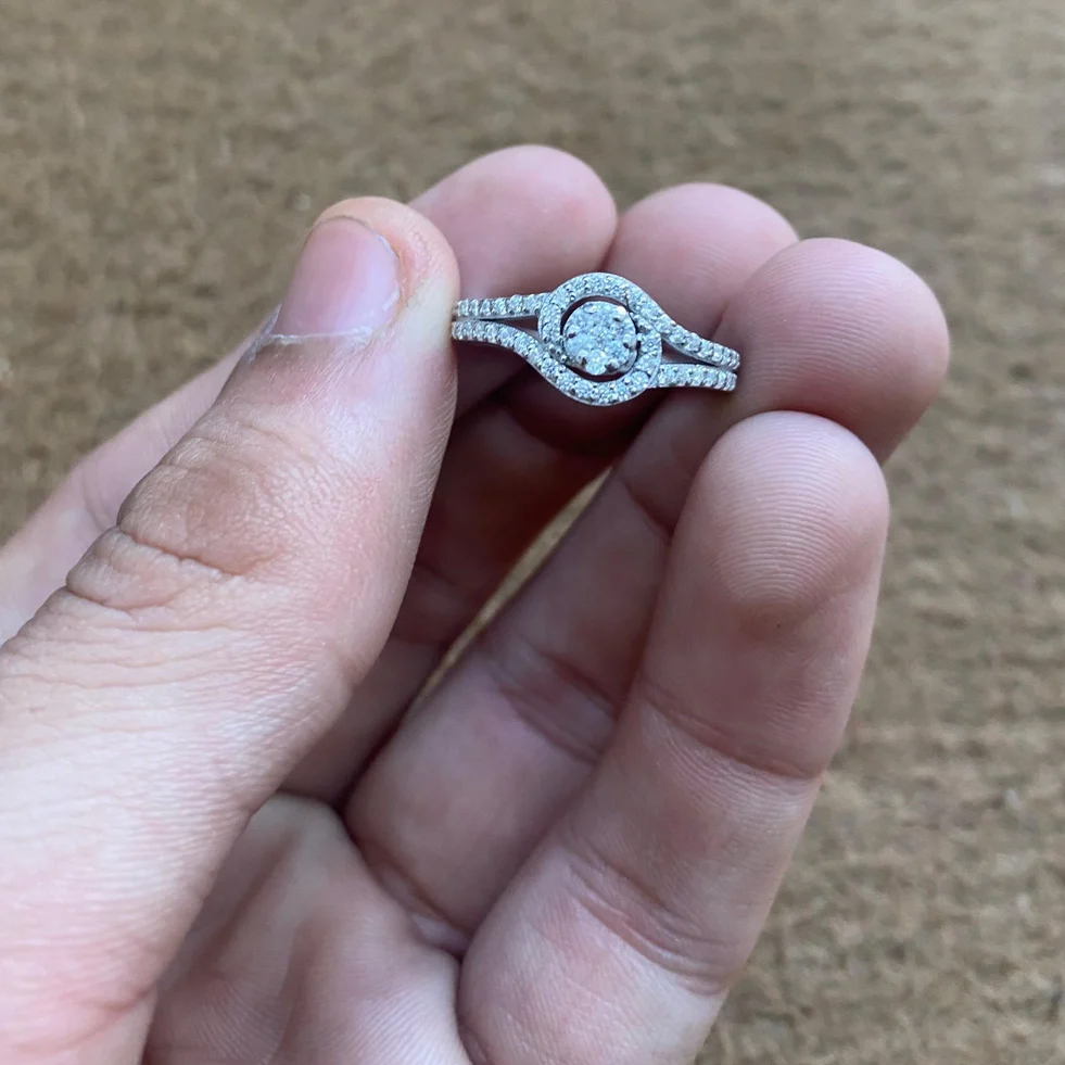 White Moissanite Diamond Ring - Diamond Cut: Very Good