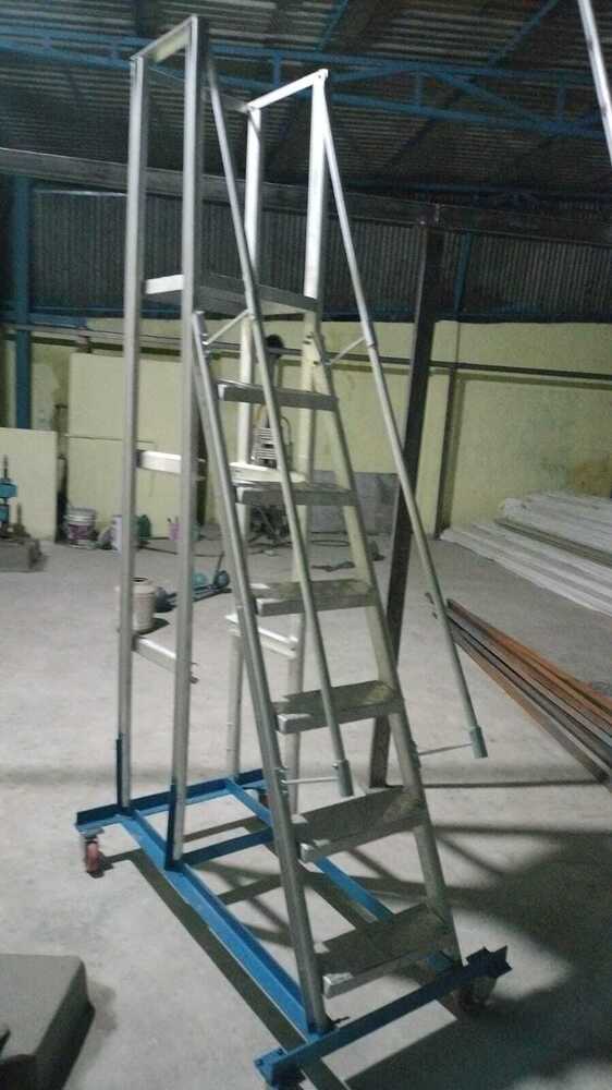 Trolley Step Ladders - Feature: Non-Slip Treads