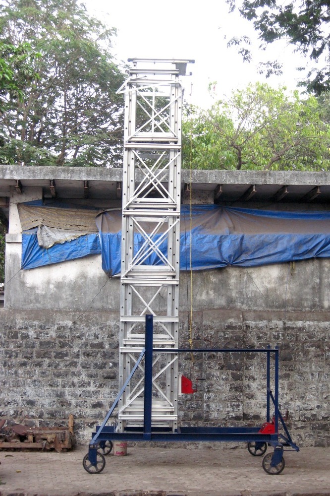 Aluminium Towers Ladder - Feature: Non-Slip Treads