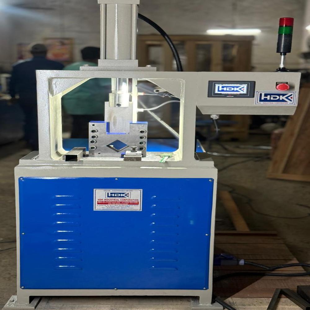 Hydraulic Semi Automatic Pipe Cutting Machine - Capacity: 30 Ton