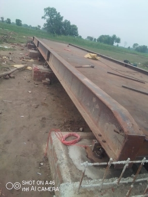 भार मापने की प्लेटफॉर्म जिसमें ऑपरेटर कैबिन है