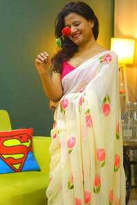 Ladies Cotton Handprint Saree Without Blouse - Color: White