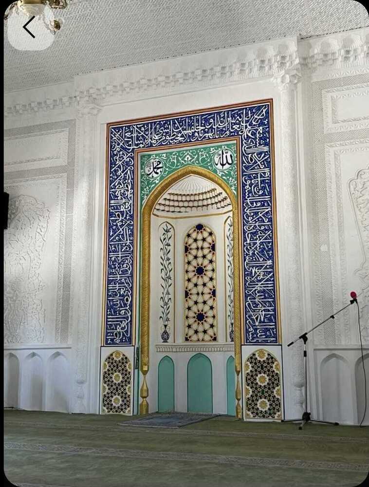 Pure White Masjid Mehrab