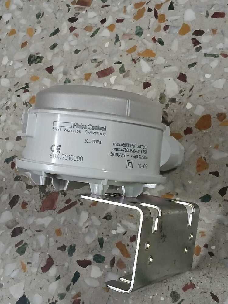 Huba Control Differential Pressure Switch Model 604.99957 Range 0.2....3 Mbar