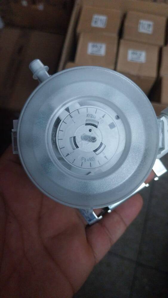 Huba Control Differential Pressure Switch Model 604.99957 Range  0.2.3 Mbar