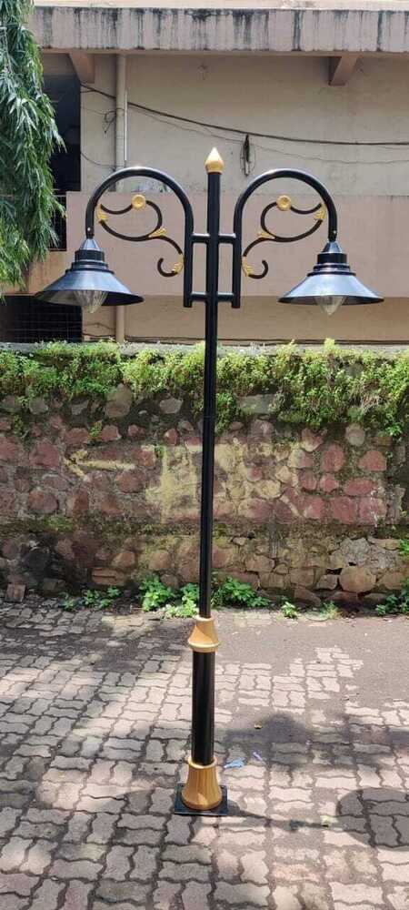 Double Arm Bracket Garden Light Pole - Color: Black