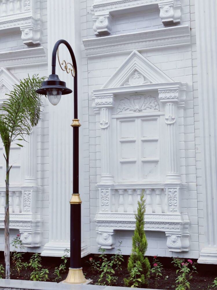 Garden Light Decorative Pole - Color: Black