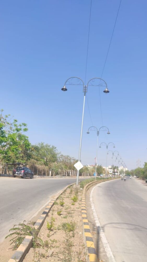Octagonal Pole With Francisa Bracket - Color: Silver