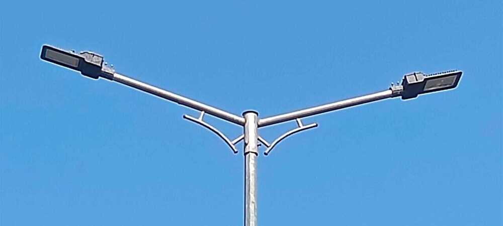 Octagonal Pole With Double Arm Bracket - Color: Silver