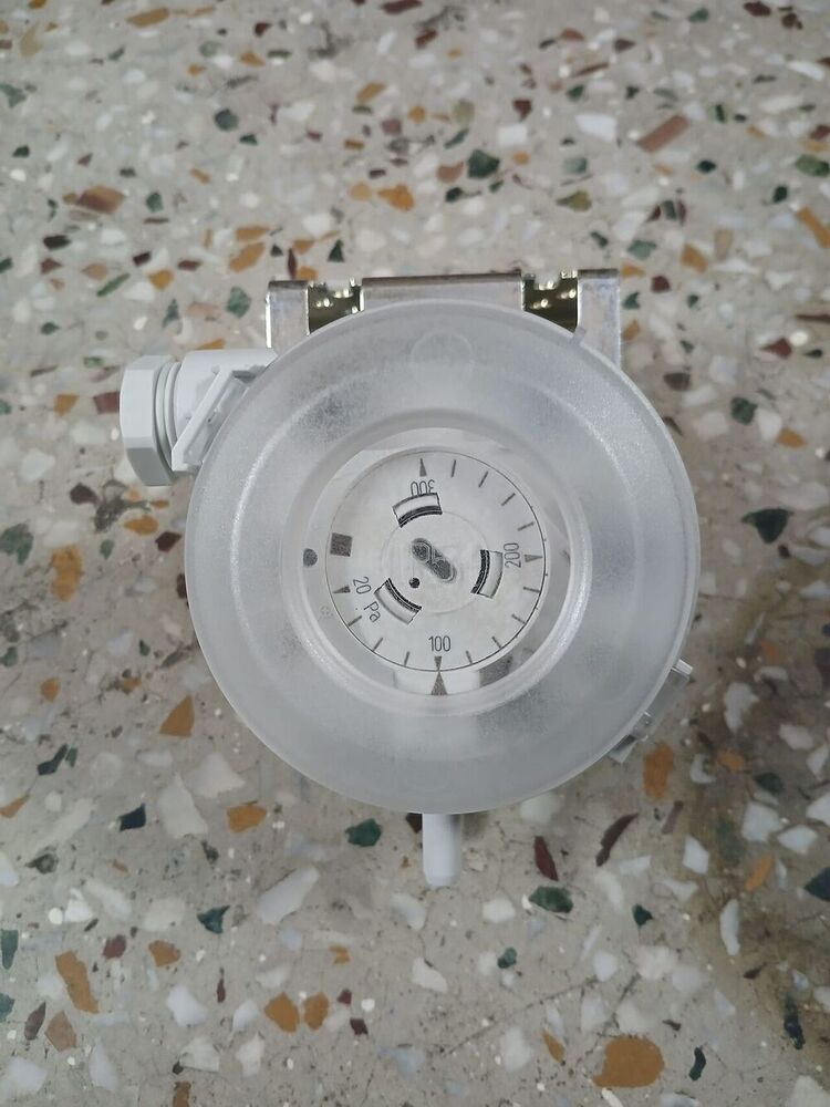 Huba Control Differential Pressure Switch Range 20 To 300 Pac