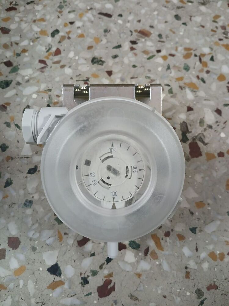 Huba Control Differential Pressure Switch Range 20 To 300 Pac