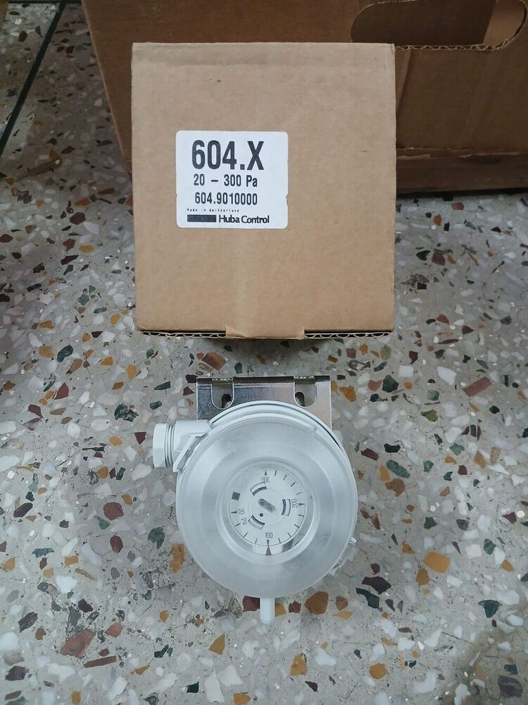 Huba Differential Pressure Switch Model 604.99957 Range  0.2....3 Mbar