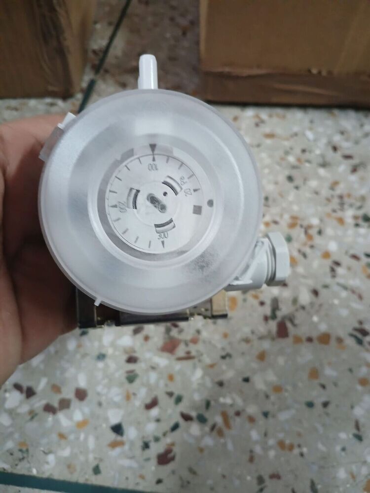 Huba Differential Pressure Switch Model 604.99957 Range  0.2....3 Mbar