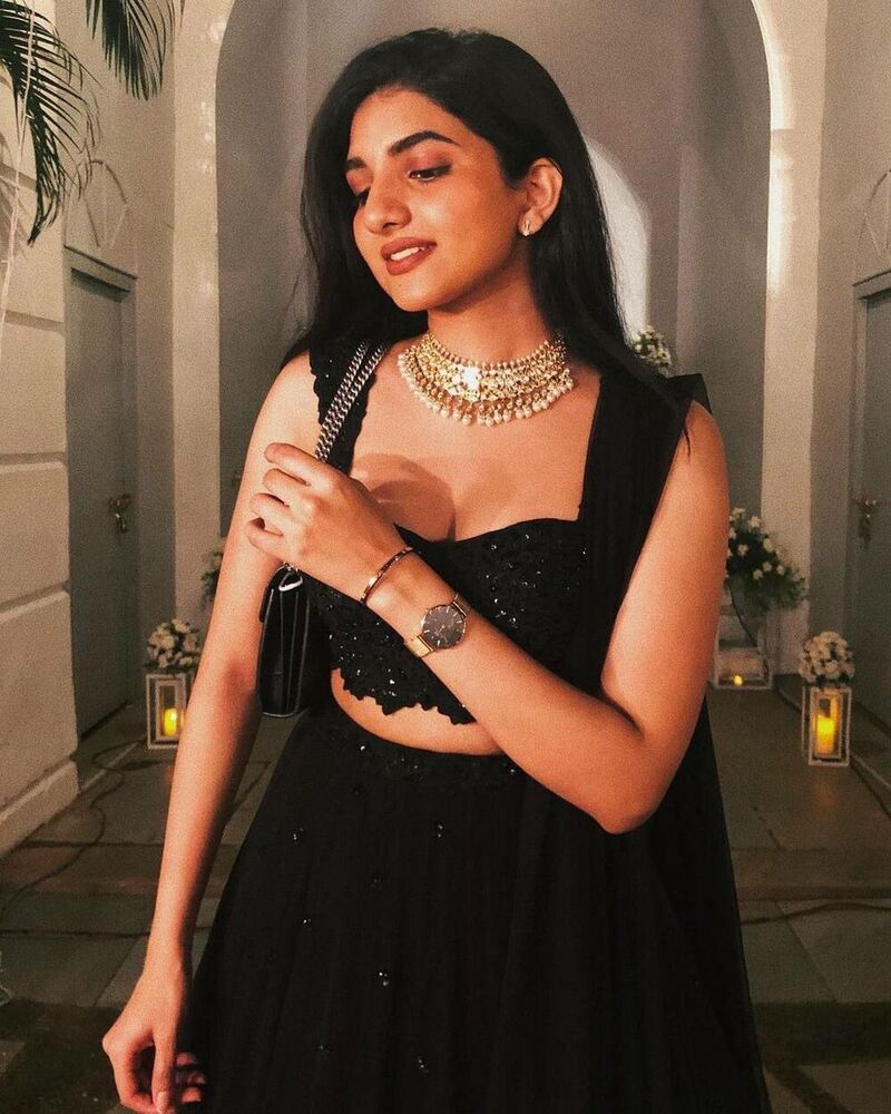 Georget lehnga with sequence & thread work