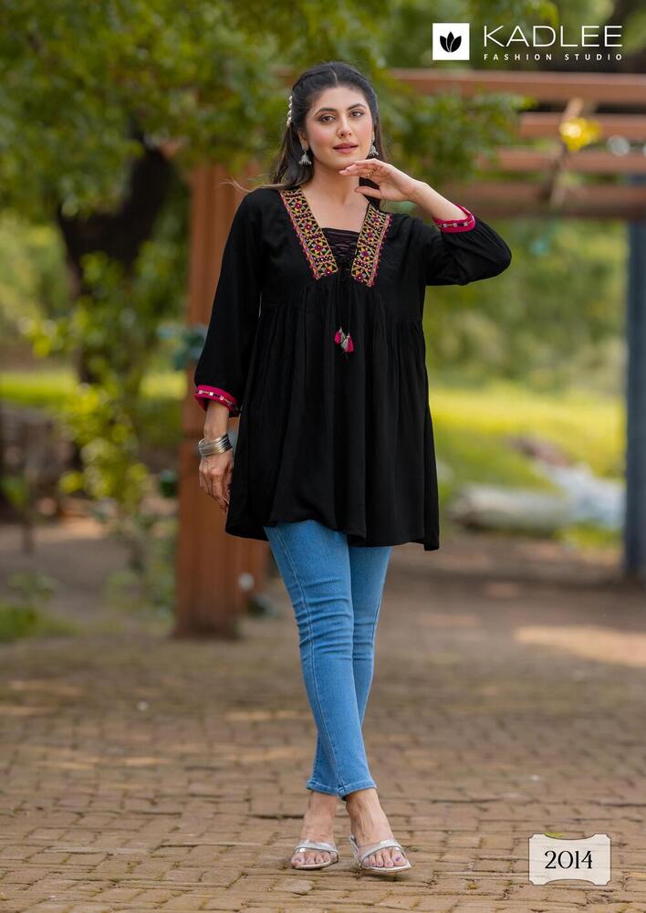 Ladies Tops - Color: Multicolor