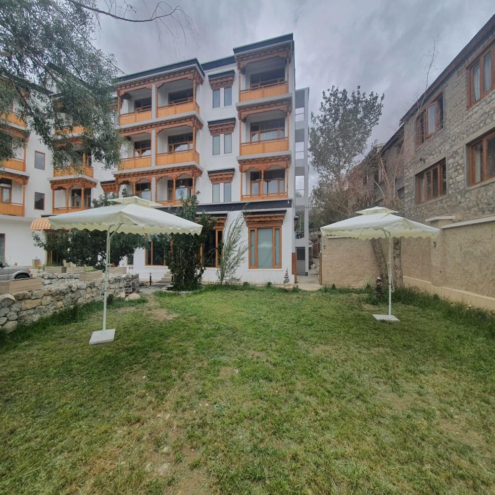 Side Pole Square Garden Umbrella