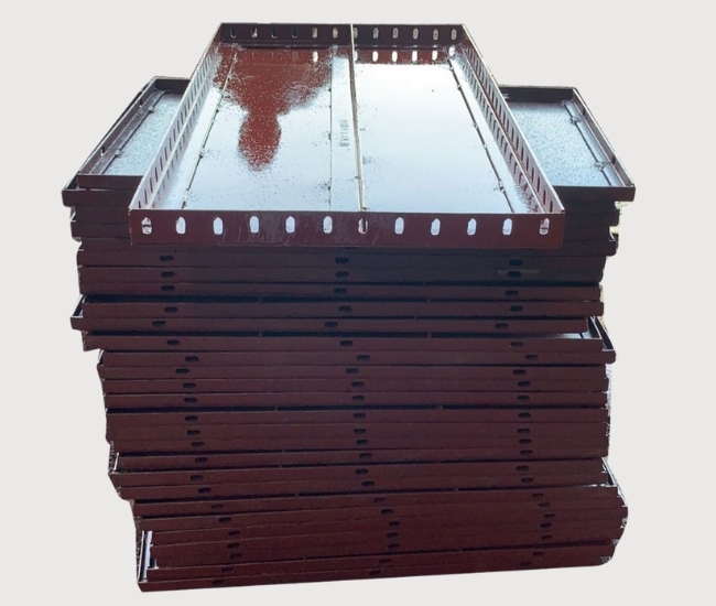 Shuttering Plate - Color: Maroon