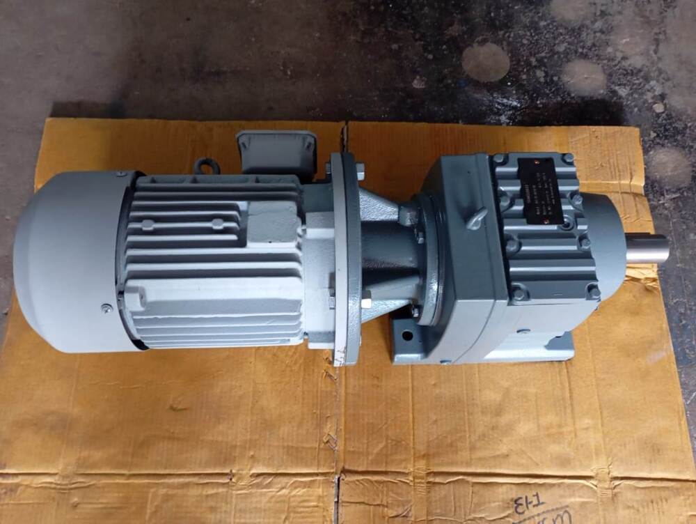 HELICAL GEARED MOTOR