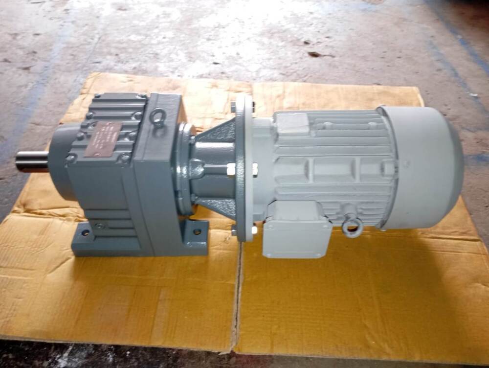 HELICAL GEARED MOTOR