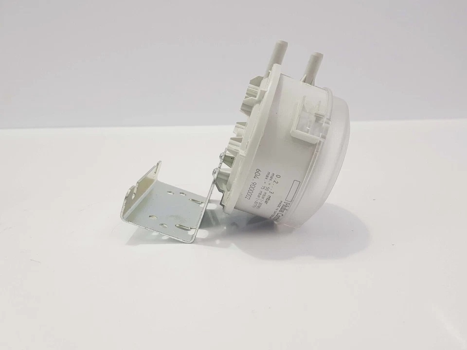 HUBA CONTROL 604.9000002 DIFFERENTIAL PRESSURE SWITCH 0.2-3 Mbar