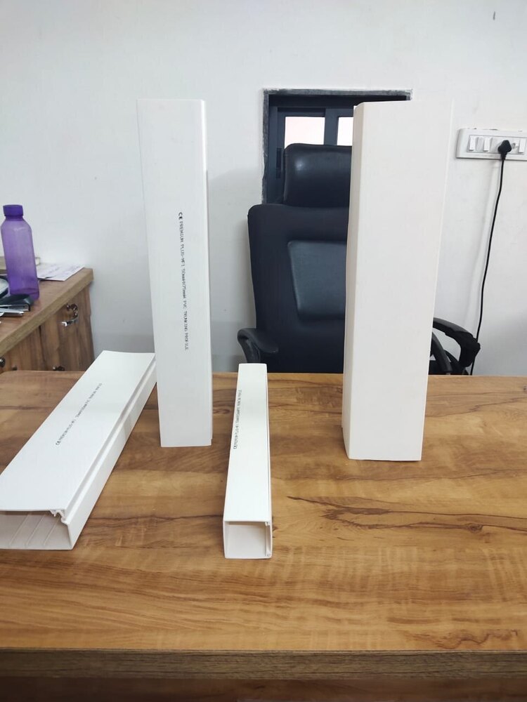 30 X 30 Mm Pvc Cable Trunking - Color: White