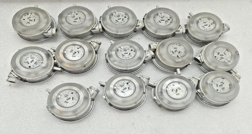 HUBA CONTROL 604.9010030 DIFFERENTIAL PRESSURE SWITCH 200-300 Pa